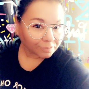 Meet your Posher, Aida